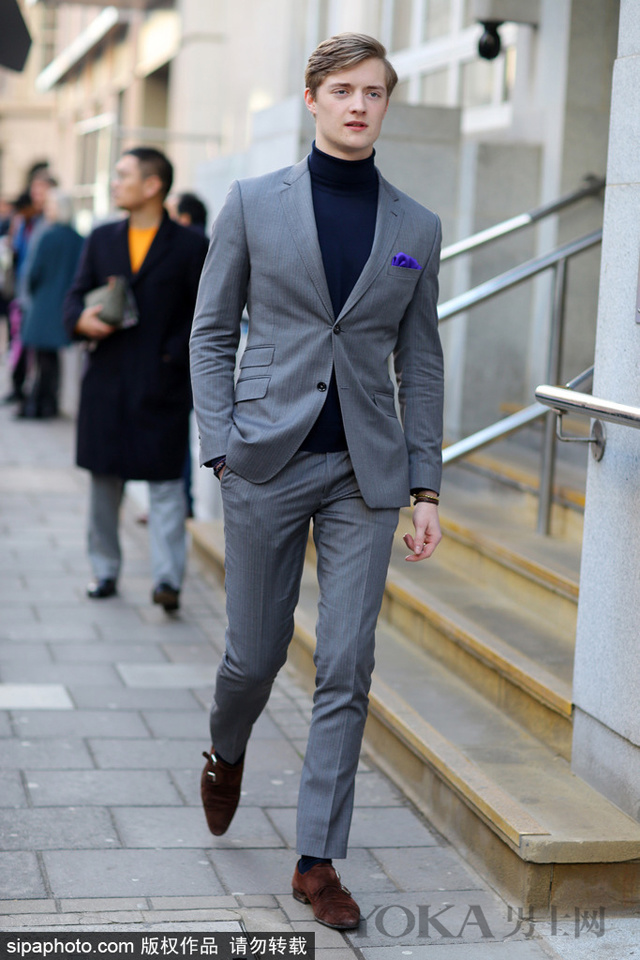 Turtleneck Sweater matching trousers coat is so elegant! 